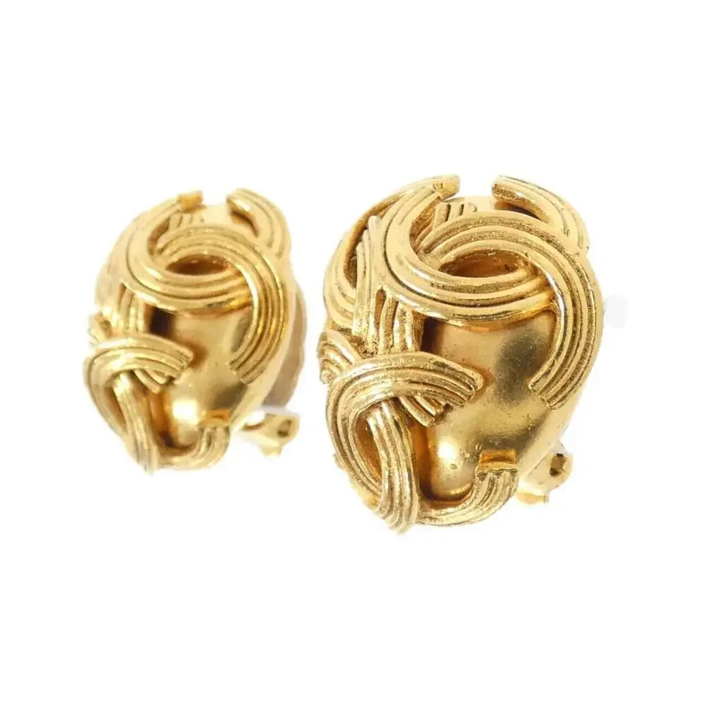 CHANEL Gold Earrings - Picture 2 of 3